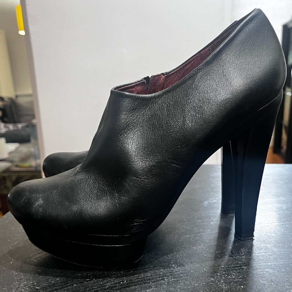Steven by Steve Madden Leather Black Booties platform - size 9